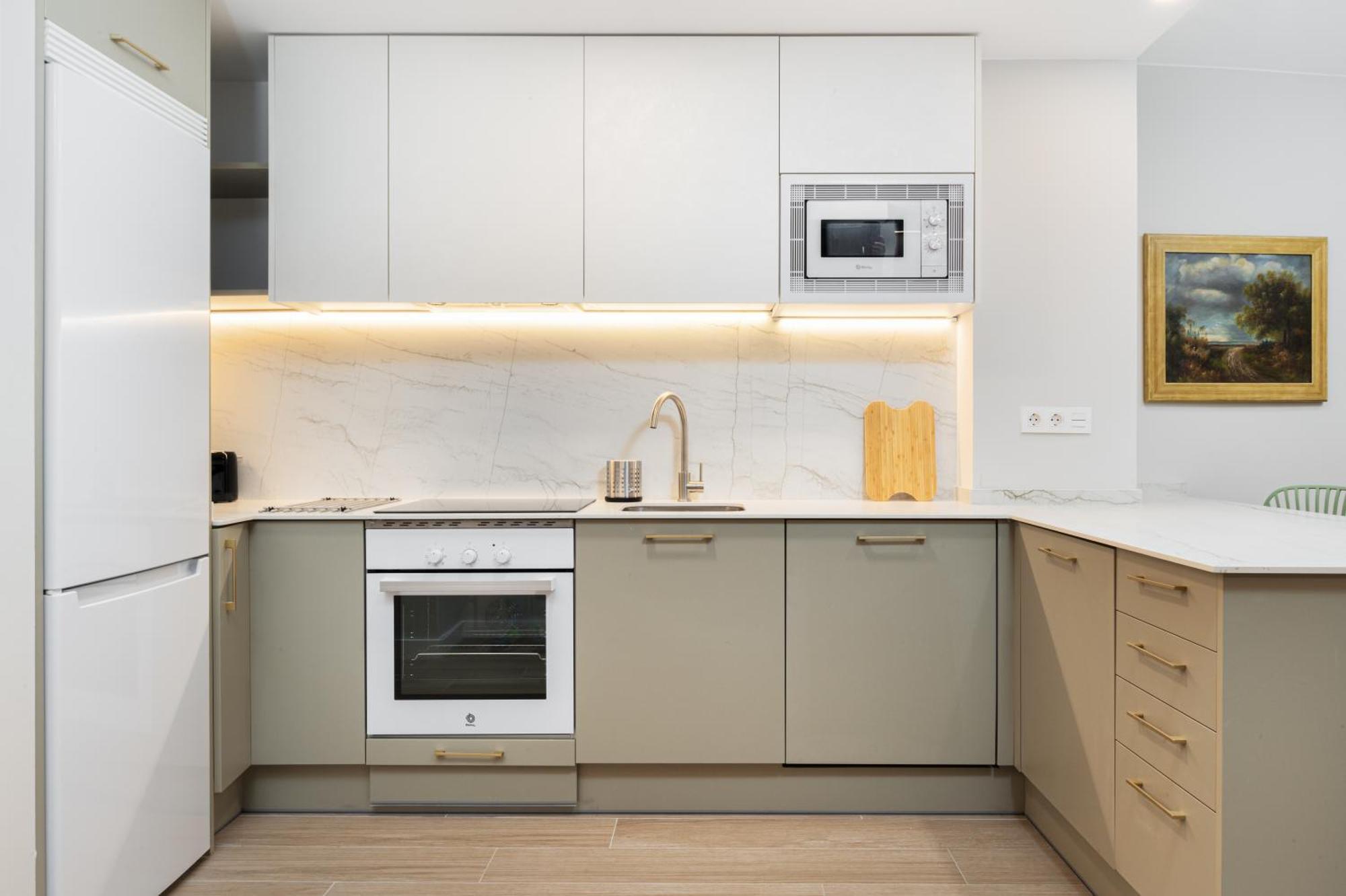 Apartamentos Torre Del Reloj Хака Екстериор снимка