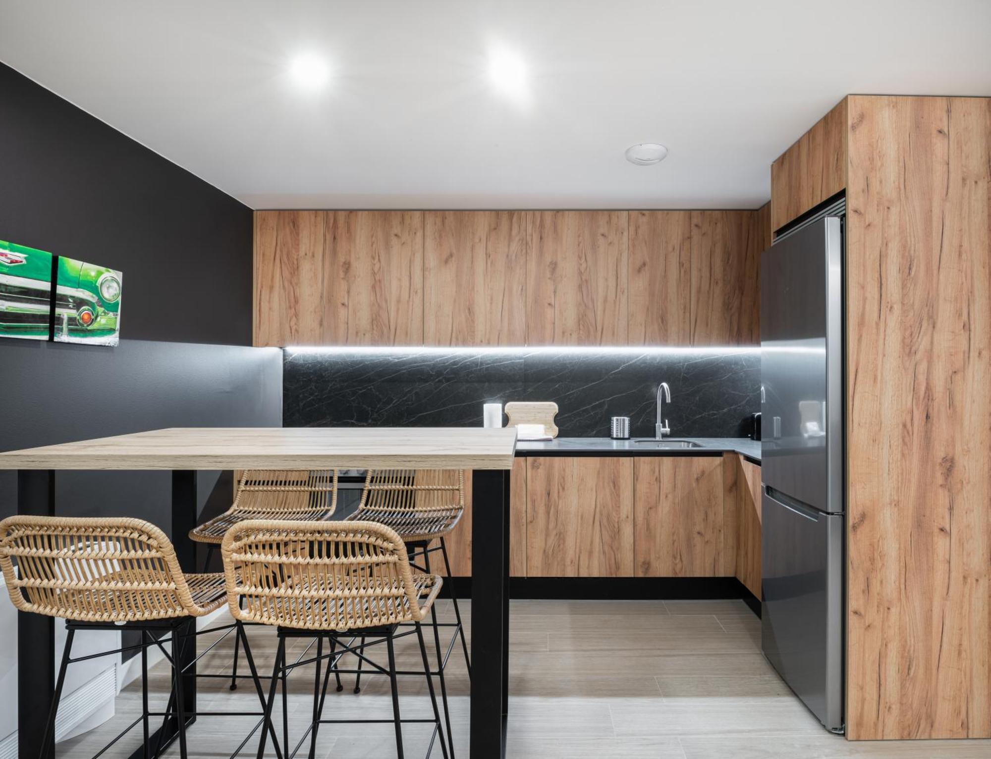 Apartamentos Torre Del Reloj Хака Екстериор снимка