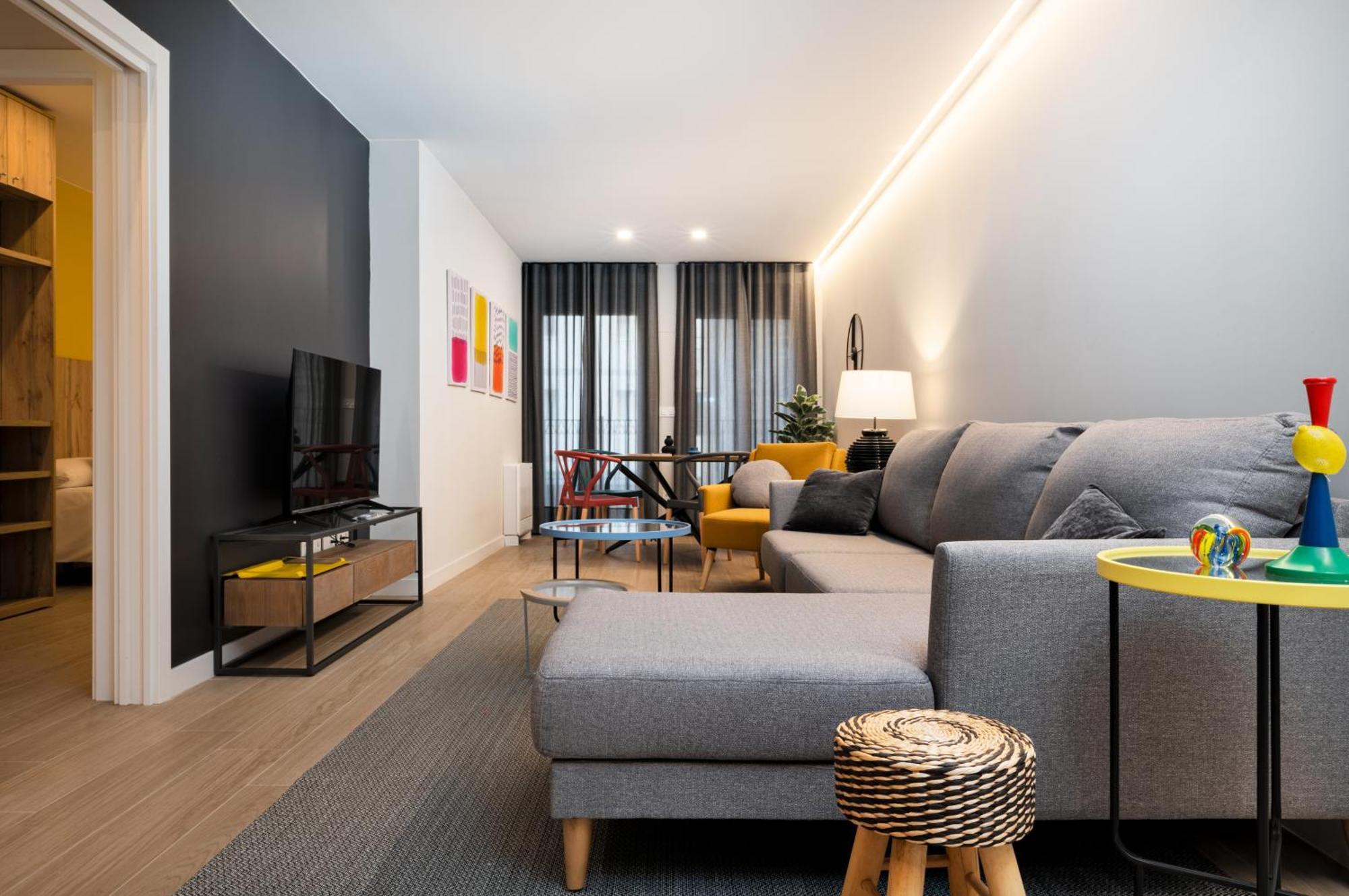 Apartamentos Torre Del Reloj Хака Екстериор снимка