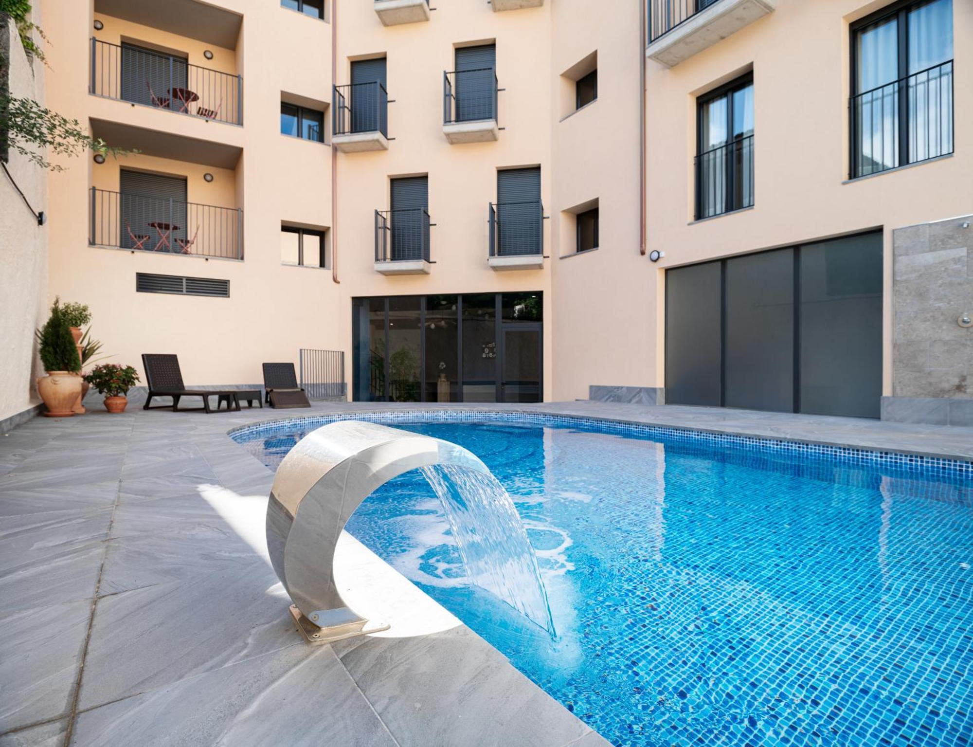 Apartamentos Torre Del Reloj Хака Екстериор снимка